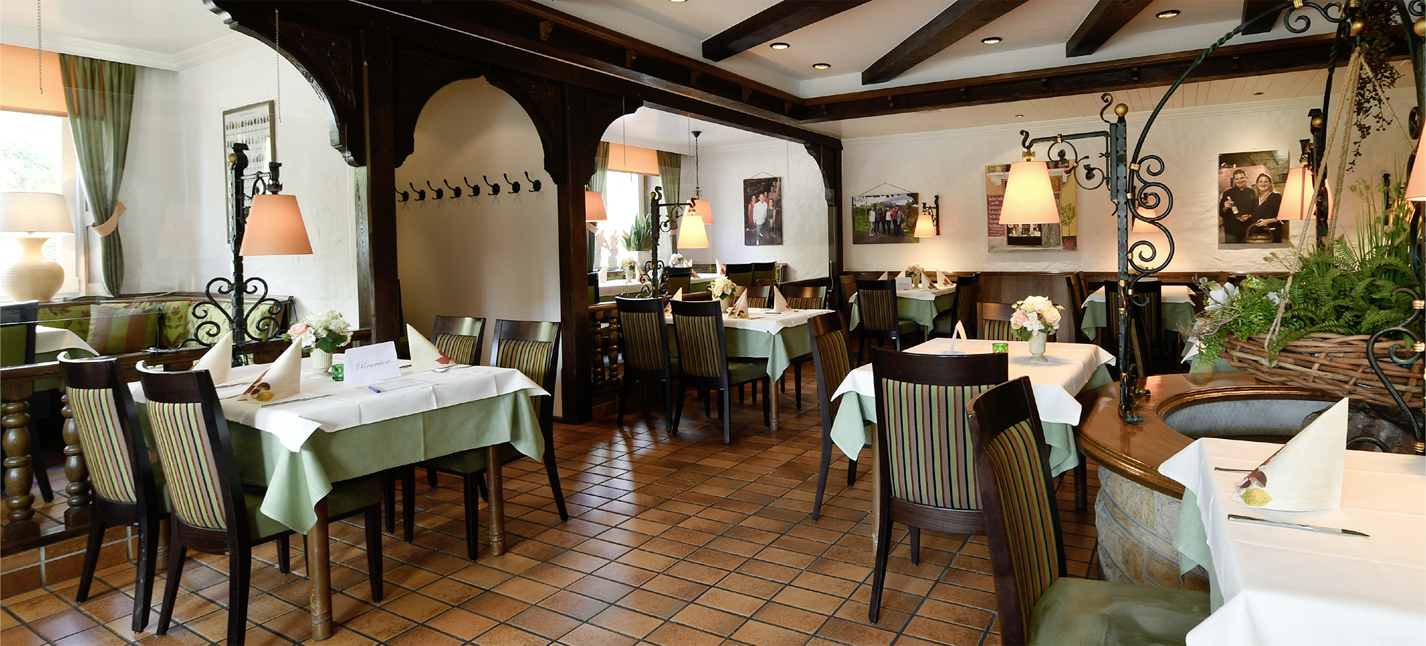 Festlich gedeckte Tische für Feierlichkeiten im Restaurant Kreuzkrug